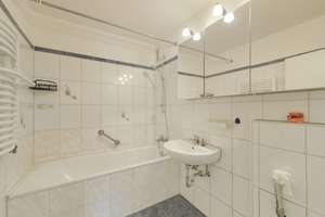 Großzügige 3-Zimmer-Wohnung in ruhiger Waldrandlage in Reutlingen-Orschel-Hagen – Einzug ab sofort  – Frankfurter Straße 20, 72760 Reutlingen-Mitte, Reutlingen – Vorschaubild 2