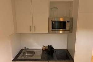 Ruhiges und möbliertes 1-Zimmer Studentenappartement – Immatrikulationsbescheinigung notwendig – Steinhauser Straße 3, 81677 Steinhausen, München – Vorschaubild 3