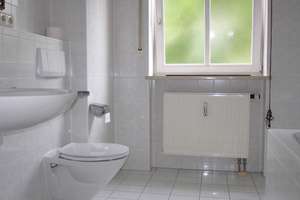 **Lichtdurchflutete 2-Zimmer-Wohnung mit Süd-/West-Balkon in München-Waldtrudering** – Kloster-Innichen-Strasse *, 81827 Waldtrudering, München – Vorschaubild 7