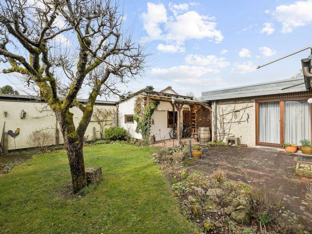 Immobilie in Gönnebek - Wohnen auf einer Ebene – großzügiges Zweifamilienhaus in Trappenkamp - Bild 2