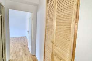 2 Zimmer - renoviert - neue Küche / Bad - Balkon - am Renée-Sintenis-Platz – Handjerystrasse 68, 12159 Friedenau, Berlin – Vorschaubild 1