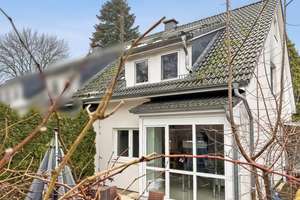Modernes Reihenendhaus Baujahr ca. 2010 mit Vollkeller in begehrter Lage von Hamburg Eimsbüttel – Die vollständige Adresse der Immobilie erhältst du vom Anbieter., 22523 Eidelstedt, Hamburg – Vorschaubild 2