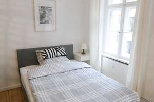 Möbliertes 1 Zimmer Apartment mit Balkon - Nähe Alexanderplatz – Heinrich-Roller-Str. 26, 10405 Prenzlauer Berg, Berlin – Vorschaubild 9