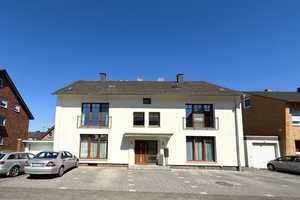 Modernisiertes Mehrfamilienhaus mit 6 Wohneinheiten, Stellplätzen, Garagen und großzügigem Garten – Soest (Kreis) – Vorschaubild 2
