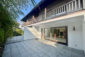 Platz für die große Familie: Freies, großzügiges Stadthaus mit Terrasse in ruhiger Lage von Solln