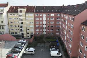 Sofort Bezugsfrei ! Gepflegte Eigentumswohnung mit Loggia, Aufzug & Stellplatz – Guntherstraße 13, 90461 Guntherstraße, Nürnberg – Vorschaubild 2