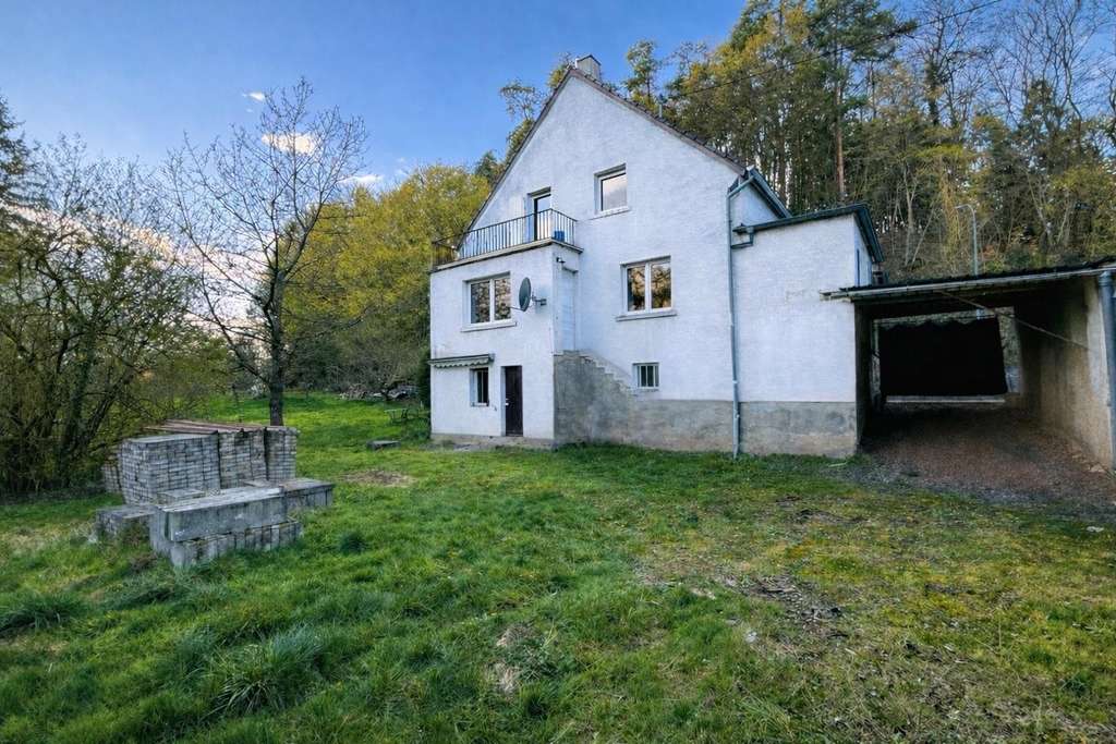 Immobilie in Wadgassen - Waldrandlage mit viel Platz - Einfamilienhaus mit Substanz für Ihre Ideen - Bild 1