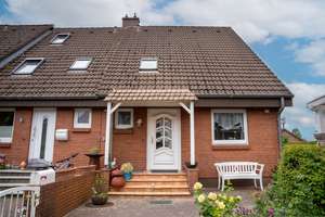 Endreihenhaus mit Traumgarten, Terrasse, Homeoffice-Etage, Stellplatz & viel Platz für Familie