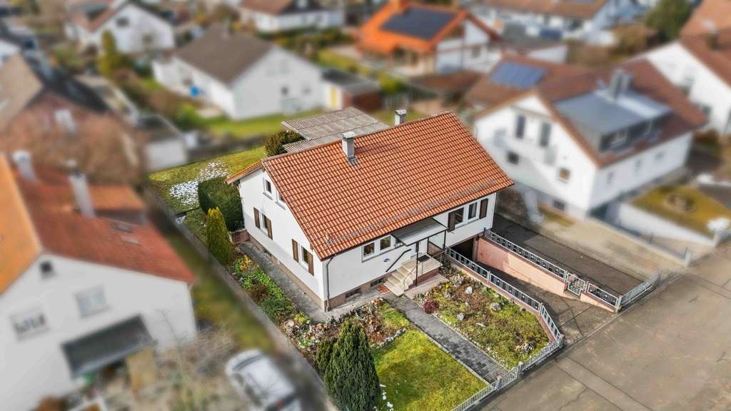 Immobilie in Schlierbach - Einfamilienhaus mit über 100 m² Bonusfläche im Dachgeschoss und großem Garten. - Bild 4