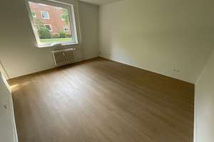 Frisch renovierte 2 Zimmer-Wohnung mit modernisiertem Wannenbad – Eutiner Str. 22, 23554 Sankt Lorenz Nord, Lübeck – Vorschaubild 3