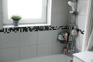 Familienfreundliche 4-Zimmer-Hochparterre-Wohnung mit Balkon – Top-Lage Augsburg-Lechhausen – Die vollständige Adresse der Immobilie erhältst du vom Anbieter., 86167 Lechhausen-West, Augsburg – Vorschaubild 4