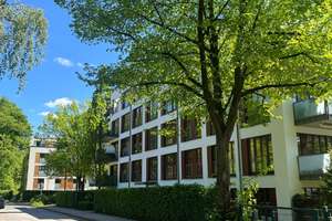 Außergewöhnliches Wohnen am Tierpark – Aussicht auf Bärengehege in heller 2/3 Zimmer Wohnung – Die vollständige Adresse der Immobilie erhältst du vom Anbieter., 22527 Stellingen, Hamburg – Vorschaubild 3