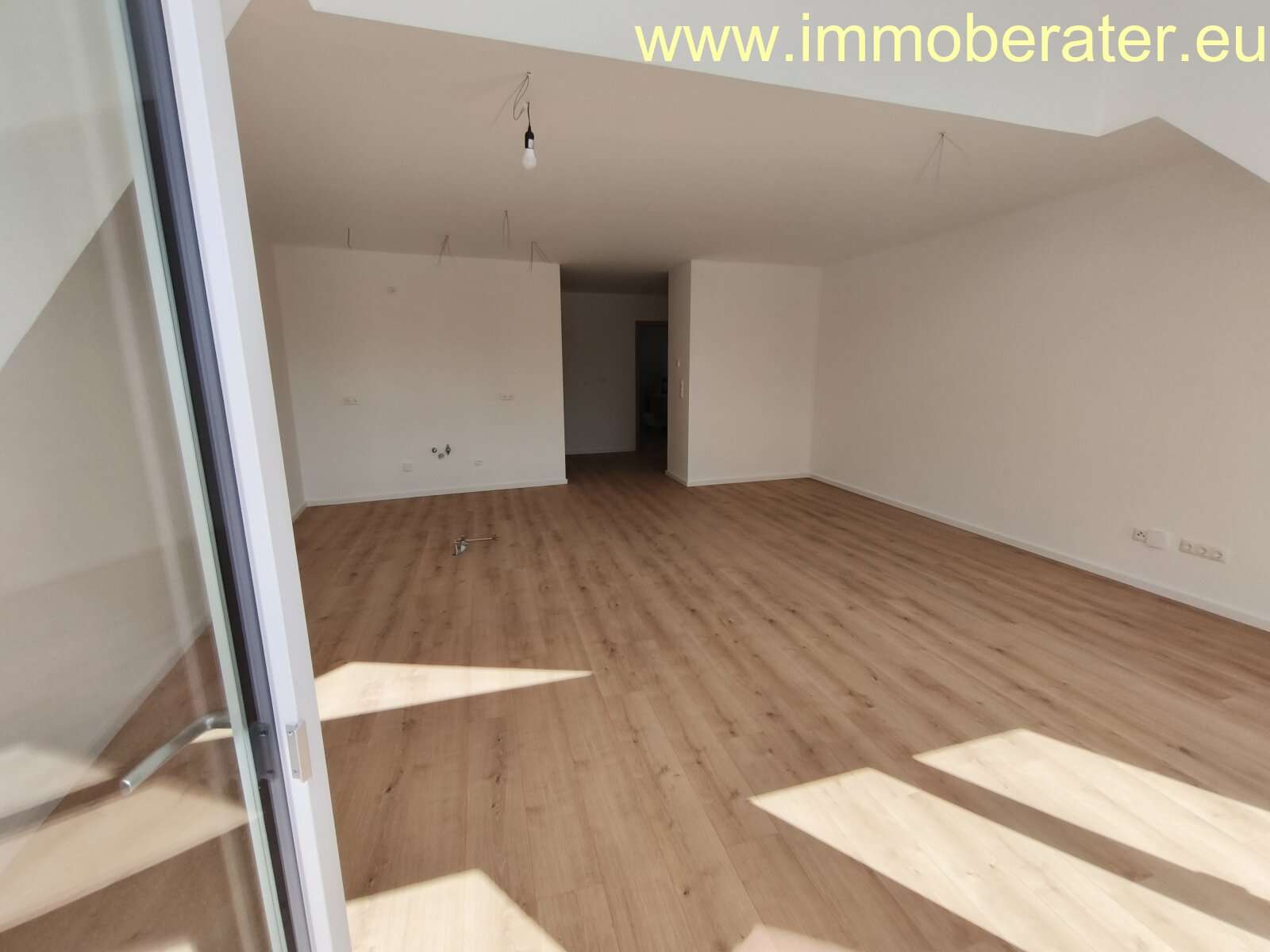 Immobilie in Waidhaus - Kap. Anlage oder Eigenbezug? Normal oder luxuriös wohnen? Design-Whg. in exklus. Gebäude / 2-Zi-WFL  - Bild 2