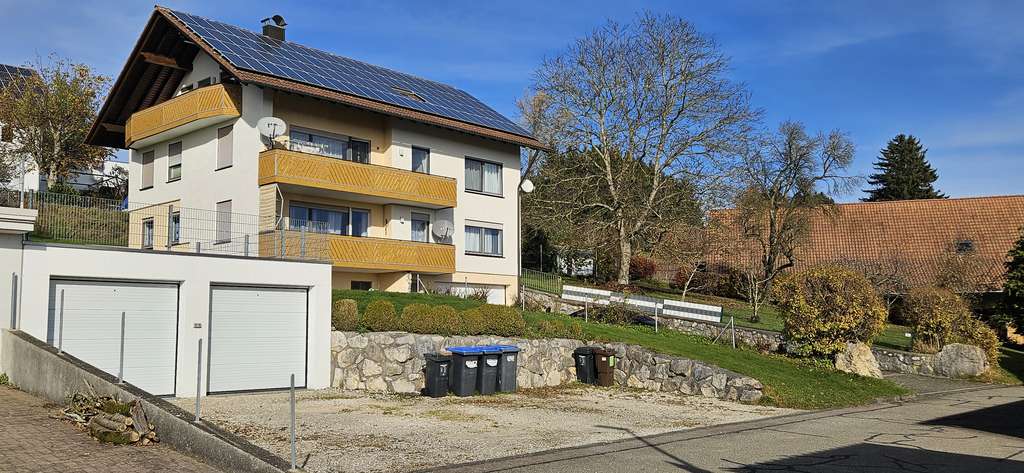 Immobilie in Hausen am Bussen - Dreifamilienhaus in Hausen am Bussen - Bild 0