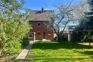 Einfamilienhaus mit 5 Zimmern und Garage in Hennef (Sieg) mit Möglichkeit zur weiteren Bebauung – Stoßdorfer Straße 36, 53773 Hennef (Sieg) – Vorschaubild 3