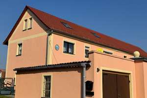Einfamilienhaus in Dorfrandlage mit Garage und Garten – Teil eines sanierten Dreiseitenhofes – Die vollständige Adresse der Immobilie erhältst du vom Anbieter., 4779 Wermsdorf – Vorschaubild 1
