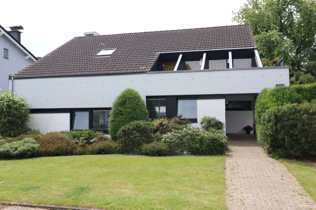 + Kaarst + EFH mit Einliegerwohnung / Büro + Bj 1973 + ca. 165 m² Wohnfl. + ca. 1.147 m² Grundstück 
