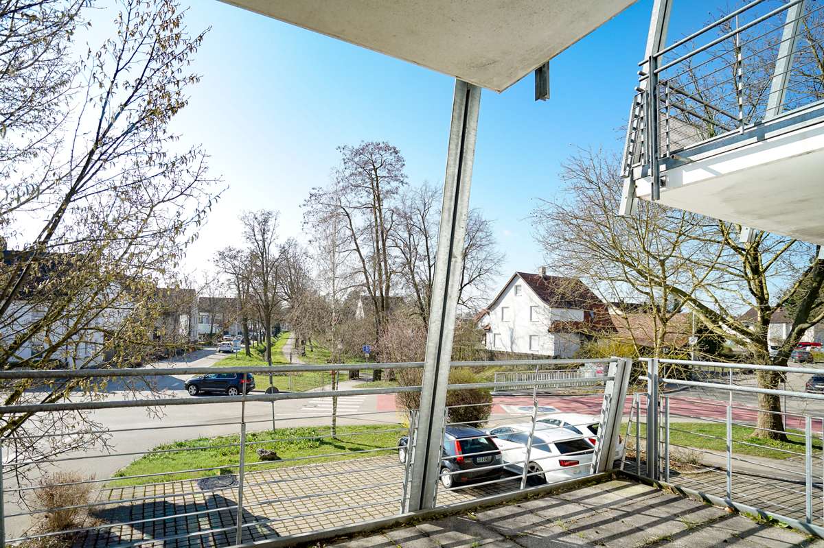 Viel Platz für Ihre Wohnidee – ca. 125 m² mit Wohnpotenzial, Doppelgarage + Stellplatz, Alb Donau Kreis – Bild 1