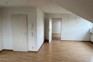 Schöne Dachgeschosswohnung in ruhiger Lage
