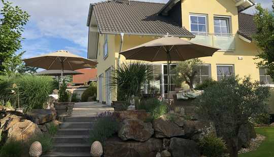 Bild von NEU *Paul & Partner* STILVOLLES EINFAMILIENHAUS MIT TRAUMGARTEN!