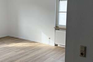 Große, frisch renovierte 1‑Zimmer‑Wohnung in Top‑Lage in Grombühl – Matterstockstr. 27, 97080 Grombühl, Würzburg – Vorschaubild 2
