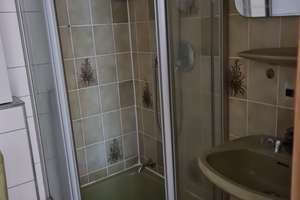Helle 2-Zimmer-Dachgeschosswohnung mit Balkon in Neuwied in ruhiger Lage – Die vollständige Adresse der Immobilie erhältst du vom Anbieter., 56564 Neuwied – Vorschaubild 2