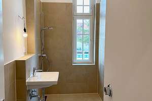 mehr geht nicht: hochwertig sanierter Altbau mit 3,60 m Decken, Dielen, Balkon & Einbauküche – Ahlmannstraße 24, 24118 Ravensberg, Kiel – Vorschaubild 10