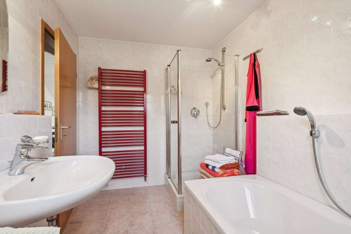 Immobilie in Markt Wald - Familienparadies mit großem Grundstück, Bachlauf und Platz für mehrere Generationen - Bild 1