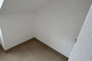 Kernsanierte Dachgeschosswohnung  in Alt-Heerdt - ruhig und 400m zum Rhein – Alt-Heerdt 26, 40549 Heerdt, Düsseldorf – Vorschaubild 23