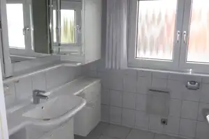 2-Familienhaus (8 Zimmer) mit PV-Anlage, Klimaanlage, 3 Einzelgaragen, gr. Garten für 749.000,-- € – Ludwigsburg (Kreis) – Vorschaubild 13