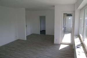 Velbert-Neviges! Renovierte 3 Zimmer-Wohnung mit Balkon – Titschenhofer Straße 7, 42553 Neviges, Velbert – Vorschaubild 2
