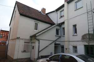 Viel Platz in Hohenmölsen: Mehrfamilienhaus mit zehn Zimmern – August-Bebelstraße 2, 6679 Hohenmölsen – Vorschaubild 2