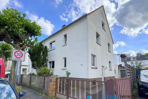 Viel Raum für die Familie - Einfamilienhaus mit Bungalow und Garage in guter Lage in Kelkheim – Die vollständige Adresse der Immobilie erhältst du vom Anbieter., 65779 Kelkheim (Taunus) – Vorschaubild 1