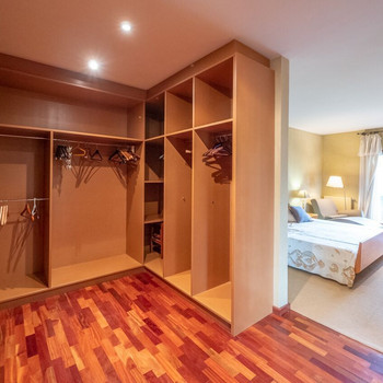 Haus zu verkaufen in Bescano, 4 Schlafzimmer.