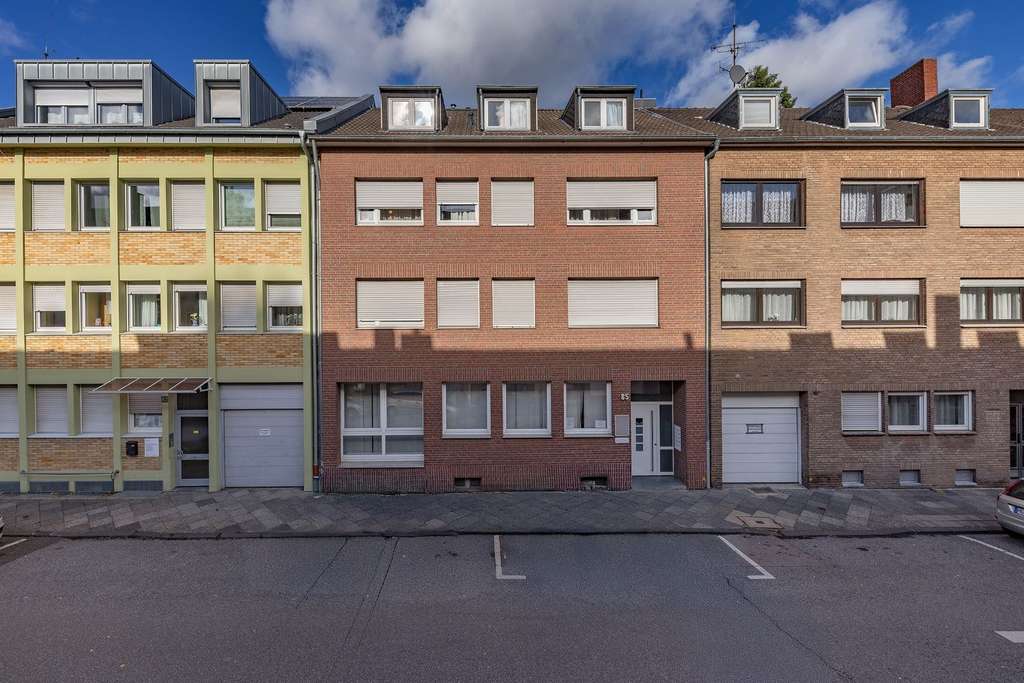 MFH mit langfristig vermieteter Praxisfläche – 5,9% Rendite