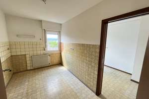 Solides Wohnhaus mit viel Freifläche für Autos, Spielwiese u. Gemüsebeet - Scheune vorhanden – Erzkopfstraße 8, 75181 Huchenfeld, Pforzheim – Vorschaubild 12