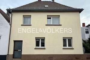 Renovierungsbedürftiges Stadthaus mit gewachsenem Charme in LU-Edigheim!