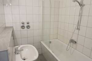 Schicke kleine Wohnung im 1. OG - mit Einbauküche und Balkon! – Bernhardstraße 39, 9126 Chemnitz – Vorschaubild 15