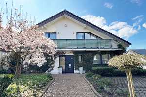 gepflegtes Komfort-Einfamilienhaus mit Einliegerwohnung in ruhiger und begehrter Wohnlage von  – Lippe (Kreis) – Vorschaubild 1