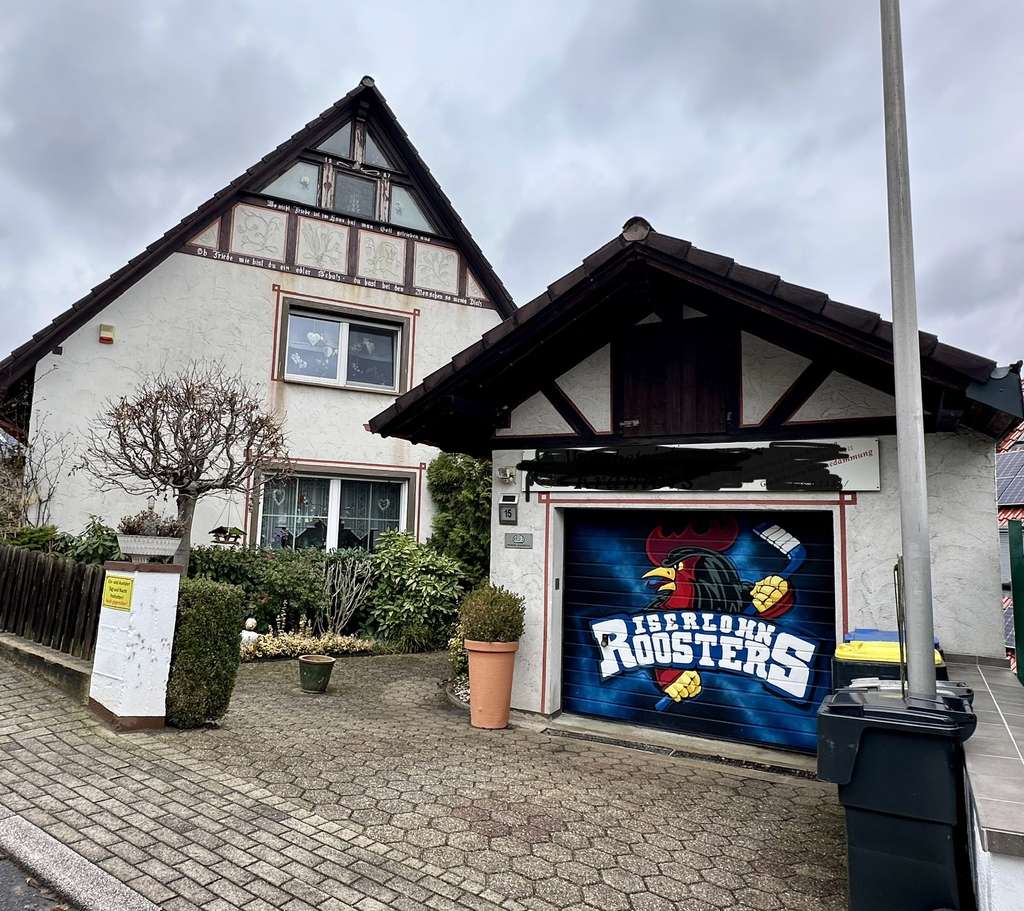 Immobilie in Nachrodt-Wiblingwerde - Freistehendes Zweifamilienhaus mit großem Garten, zwei Garagen & sehr gute Aufteilung - Bild 0