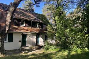 *Direkt am Wald und ohne Provision* Gemütliche Doppelhaushälfte in der Waldsiedlung Krumme Lanke – Die vollständige Adresse der Immobilie erhältst du vom Anbieter., 14163 Zehlendorf, Berlin – Vorschaubild 1