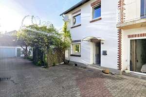 Haus in Fallersleben mit Garten, Garage und Carport (5 Zimmer) – Die vollständige Adresse der Immobilie erhältst du vom Anbieter., 38442 Stadtmitte (Ortsteil), Wolfsburg – Vorschaubild 2