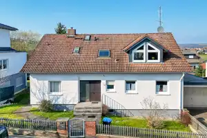 Zweifamilienhaus mit Einliegerwohnung für Kapitalanleger geeignet – Hochtaunuskreis – Vorschaubild 1