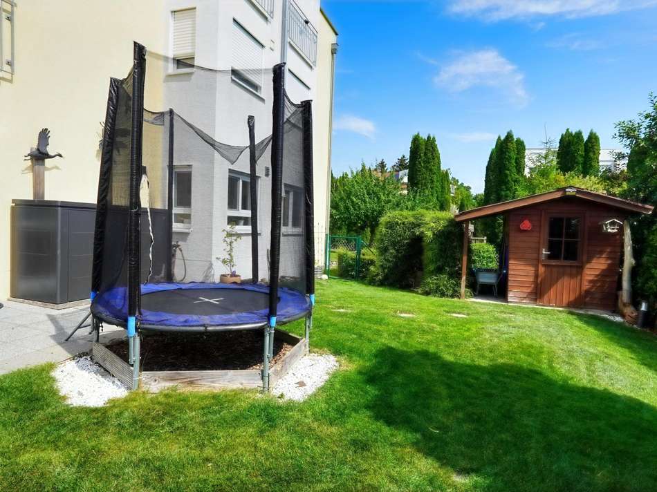 Auch seitlich am Haus viel Pla