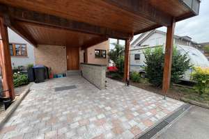 Zentral und ruhig gelegenes REH mit ELW, Carport und Garten – Friedhofstr. x, 71088 Holzgerlingen – Vorschaubild 1