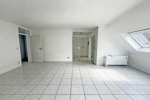 Renovierte 3 Zi-Dachgeschosswohnung mit Balkon im gepflegtem MFH – Die vollständige Adresse der Immobilie erhältst du vom Anbieter., 47839 Hüls, Krefeld – Vorschaubild 3