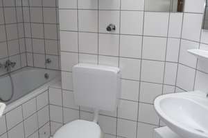 Wunderschöne 3-Zimmer-Dachgeschoss Whg im Düsseldorfer Norden in Grünlage sehr nah zum Rhein gelegen – Neusser Weg 6a, 40489 Kaiserswerth, Düsseldorf – Vorschaubild 7