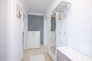 🅝🅔🅤 | Sofort bezugsfrei: Stilvolle 2-Zimmer-Wohnung mit Balkon ins Grüne – Linkstraße 49, 80933 Lerchenau-Ost, München – Vorschaubild 2