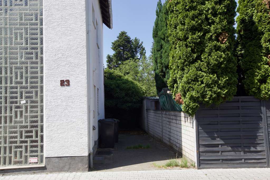 Immobilie in Darmstadt - Charmantes Mehrfamilienhaus mit Potenzial – sanierungsbedürftige Liegenschaft mit Garten und Garagen - Bild 2