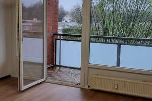 Geschmackvolle, renovierte 3-Raum-Wohnung mit geh. Innenausstattung mit EBK in Paderborn – Kurt-Schumacher-Straße 35, 33102 Kernstadt, Paderborn – Vorschaubild 2